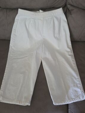 Women's Cream Bermuda Shorts - Classic Pull-On Style